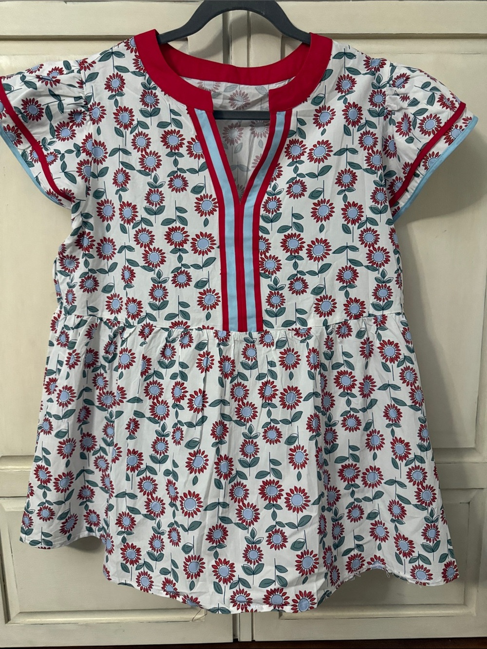 White Floral Printed Short Sleeve Peasant Top with Red Trim